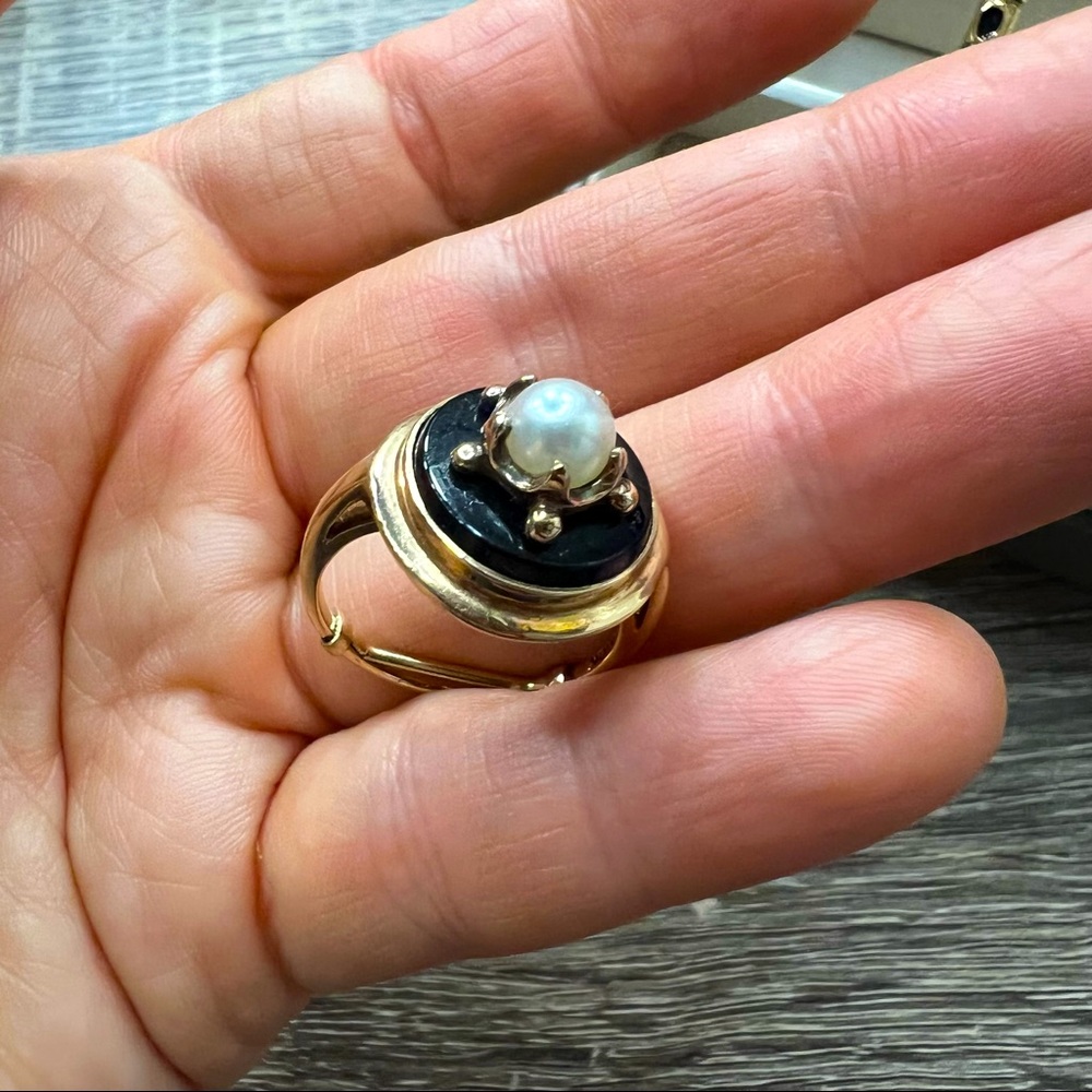 Beautiful Antique Edwardian Onyx & Pearl Ring 10k gold